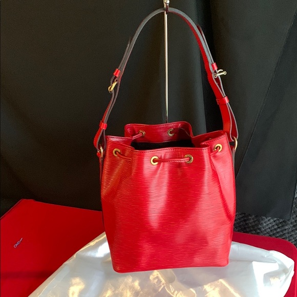 EUC Louis Vuitton Noe Red Leather Shoulder Bag (Comes with COA) - Picture 2 of 16